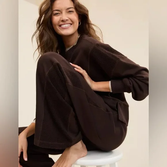 Aerie Après-Chill Sweatshirt and Trouser Set - Picture 2 of 7